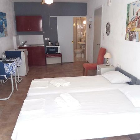 Poros Town Studio In Garden מראה חיצוני תמונה