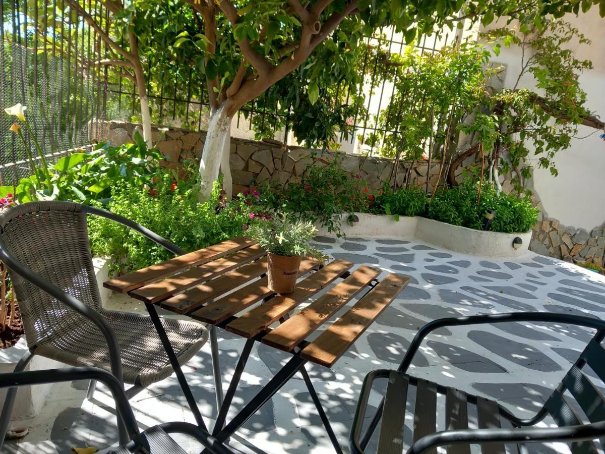 Poros Town Studio In Garden מראה חיצוני תמונה