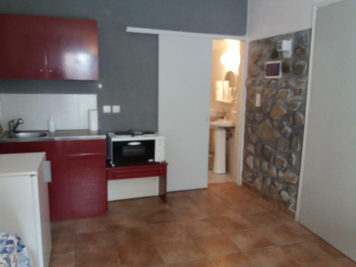 Poros Town Studio In Garden מראה חיצוני תמונה